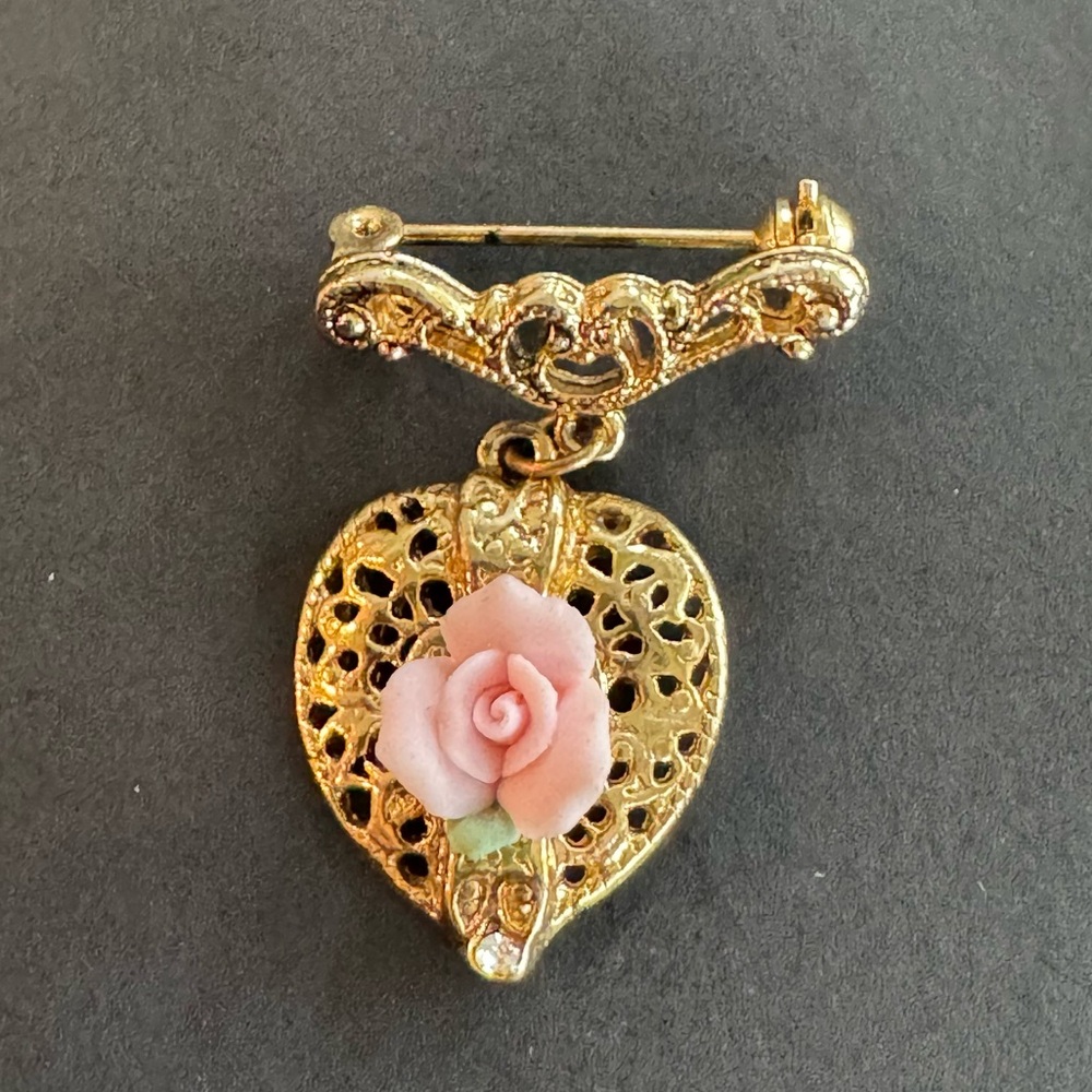 Rose & Heart Pin - Picture 4 of 5